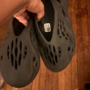 Yeezy size 5 foam runners in black
